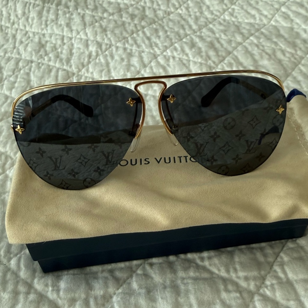 Louis Vuitton Gold/Gray Monogram Grease Aviator Sunglasses Z1172W - Picture 11 of 15